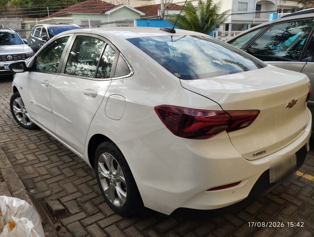 Chevrolet Onix Plus — foto 3