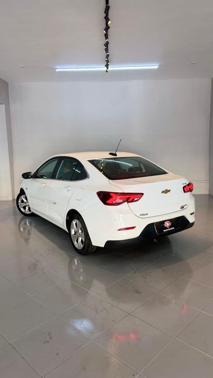 Chevrolet Onix Plus — foto 3