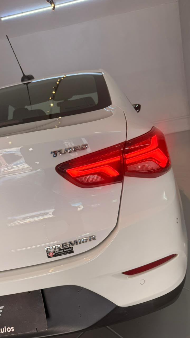Chevrolet Onix Plus — foto 9